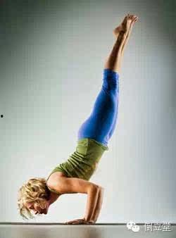 国产倒立俯卧撑视频,国产倒立俯卧撑视频展示惊人技巧